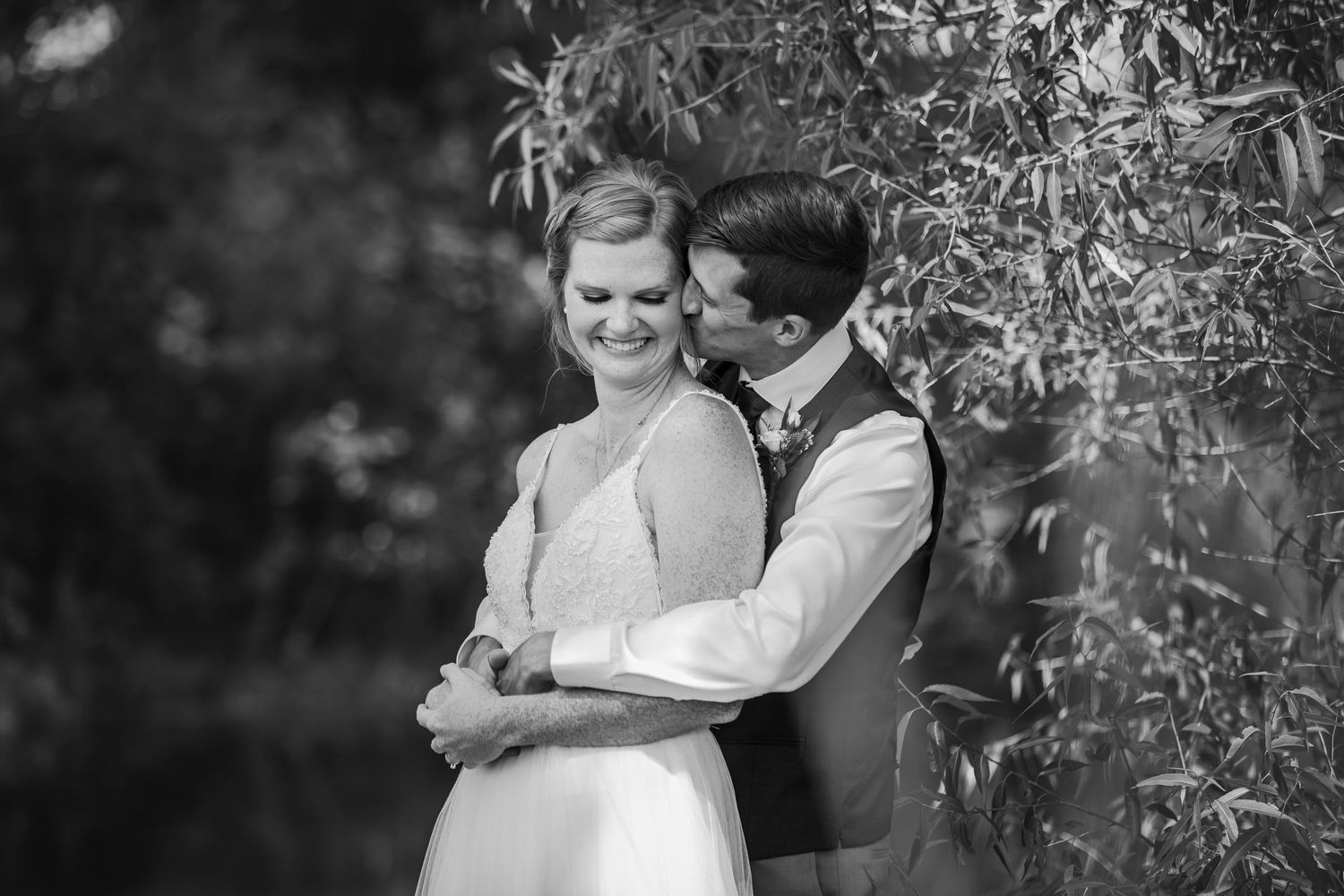 Charming rustic backyard wedding in Mount Brydges Ontario by London photographer Shawn Van Daele