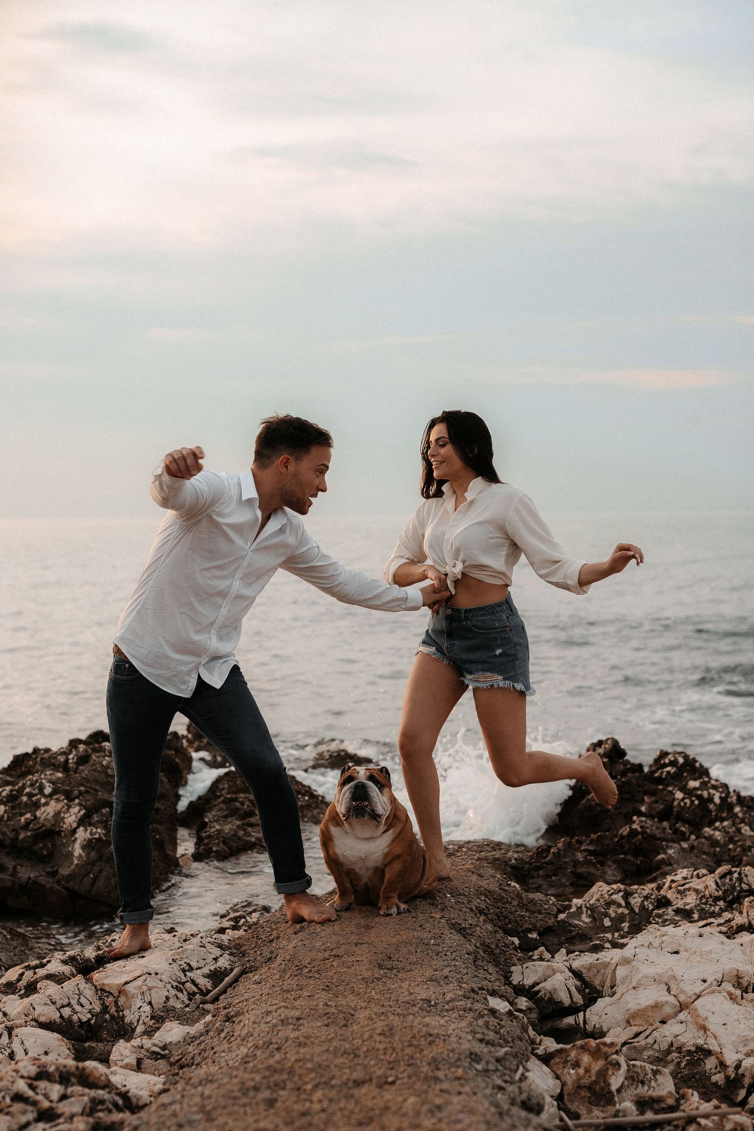Puglia - couple - prematrimoniale - sessione di coppia - mare - spiaggia- dog - wedding photographer - matrimonio