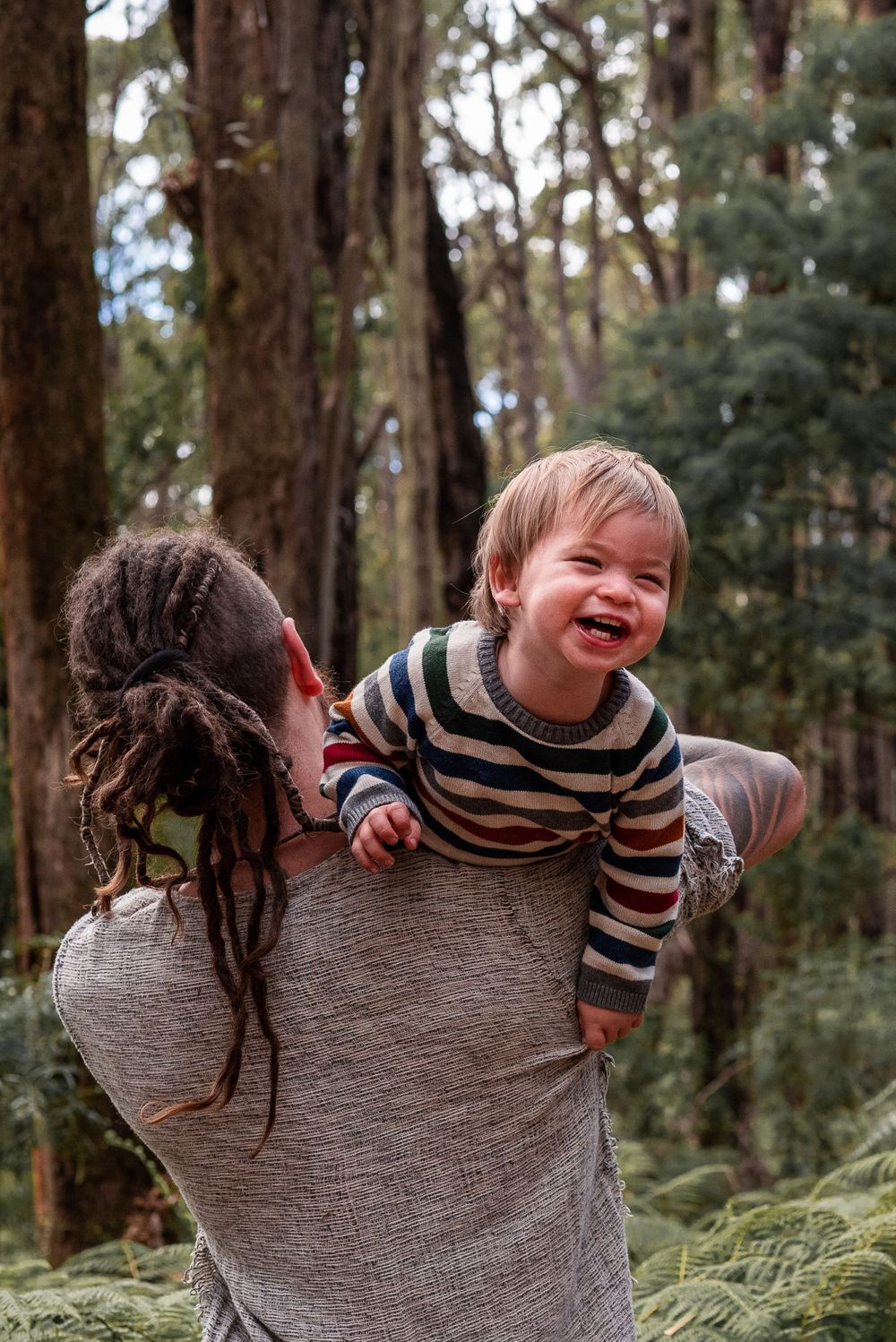 Family and couple photoshoot outdoors in bush forest in Melbourne