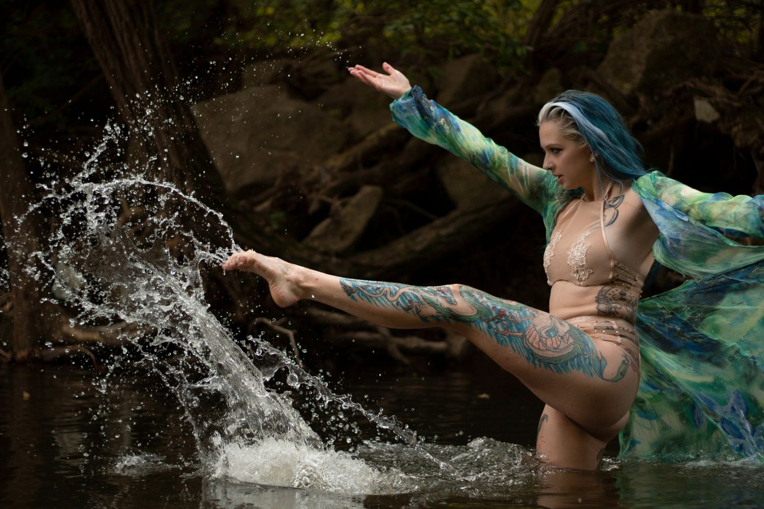 Outdoor water boudoir photography columbia mo missouri Boudoir photographer missouri tattoo alternative sexy nature