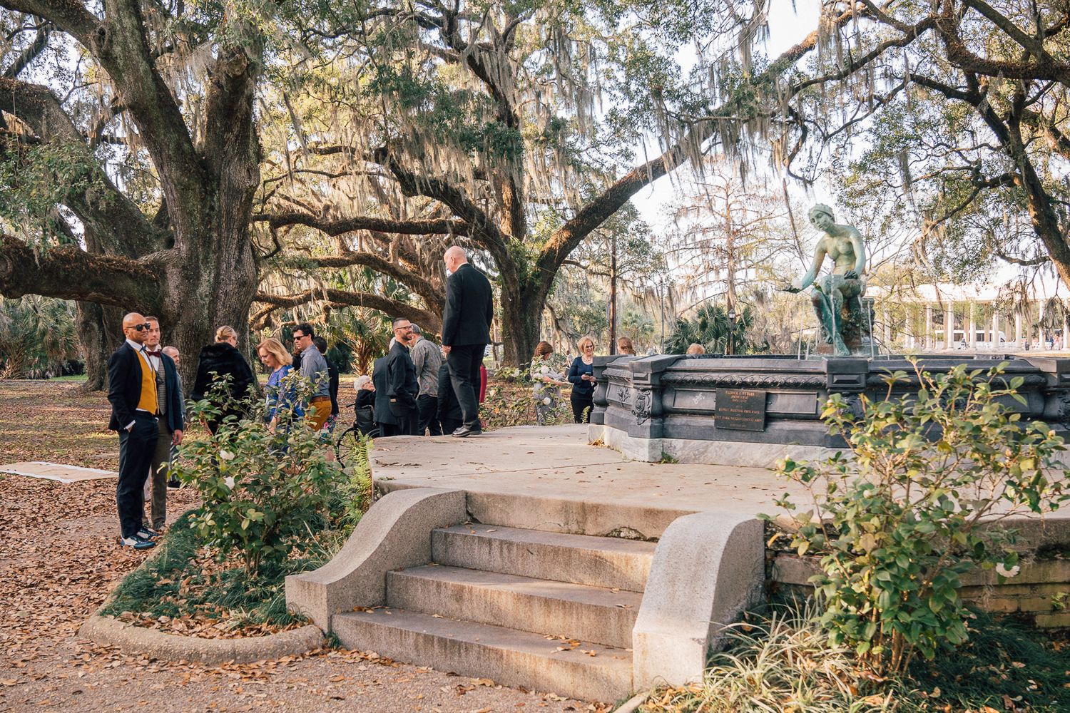 Casual wedding ceremony in New Orleans City Park