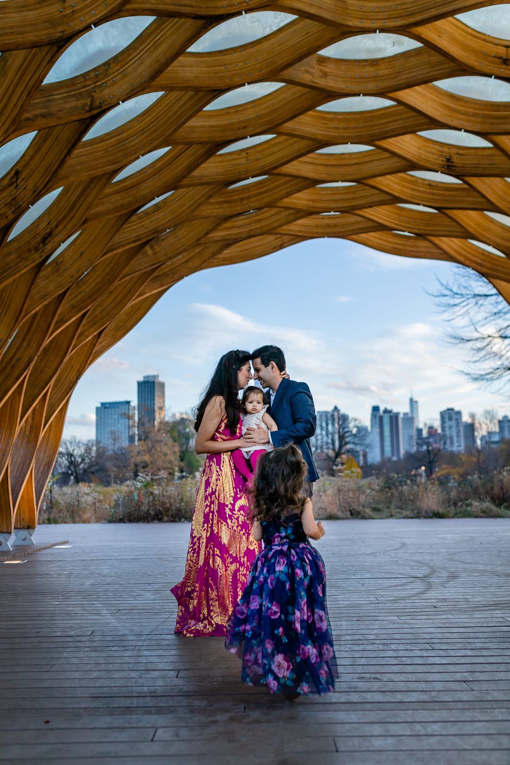 family under honeycomb Chicago family lifestyle session