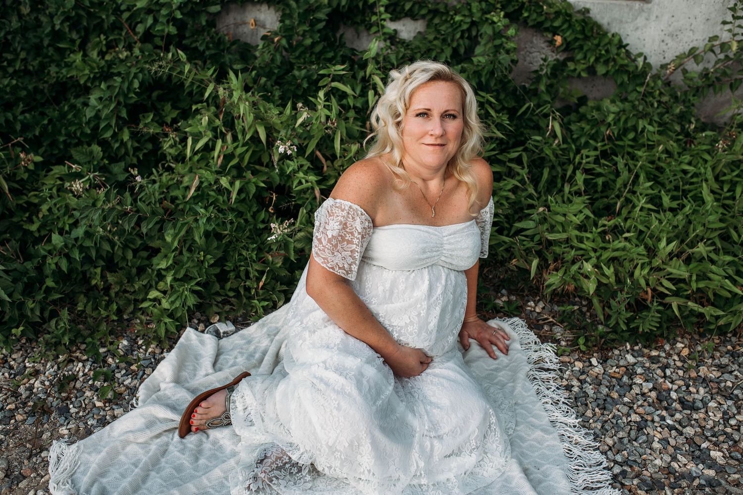 pregnant woman by worcester maternity photographer