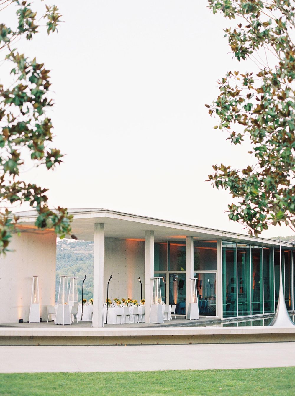 Wedding reception at Château La Coste, Provence: Outdoor celebration in a grand building.