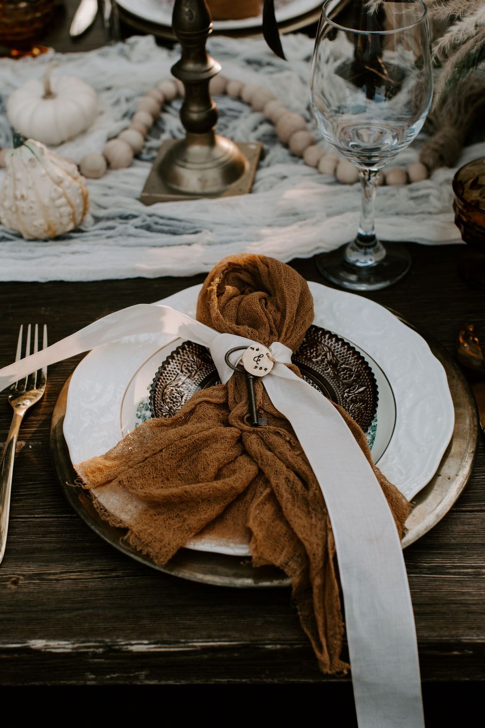 fall wedding table with oranges and reds