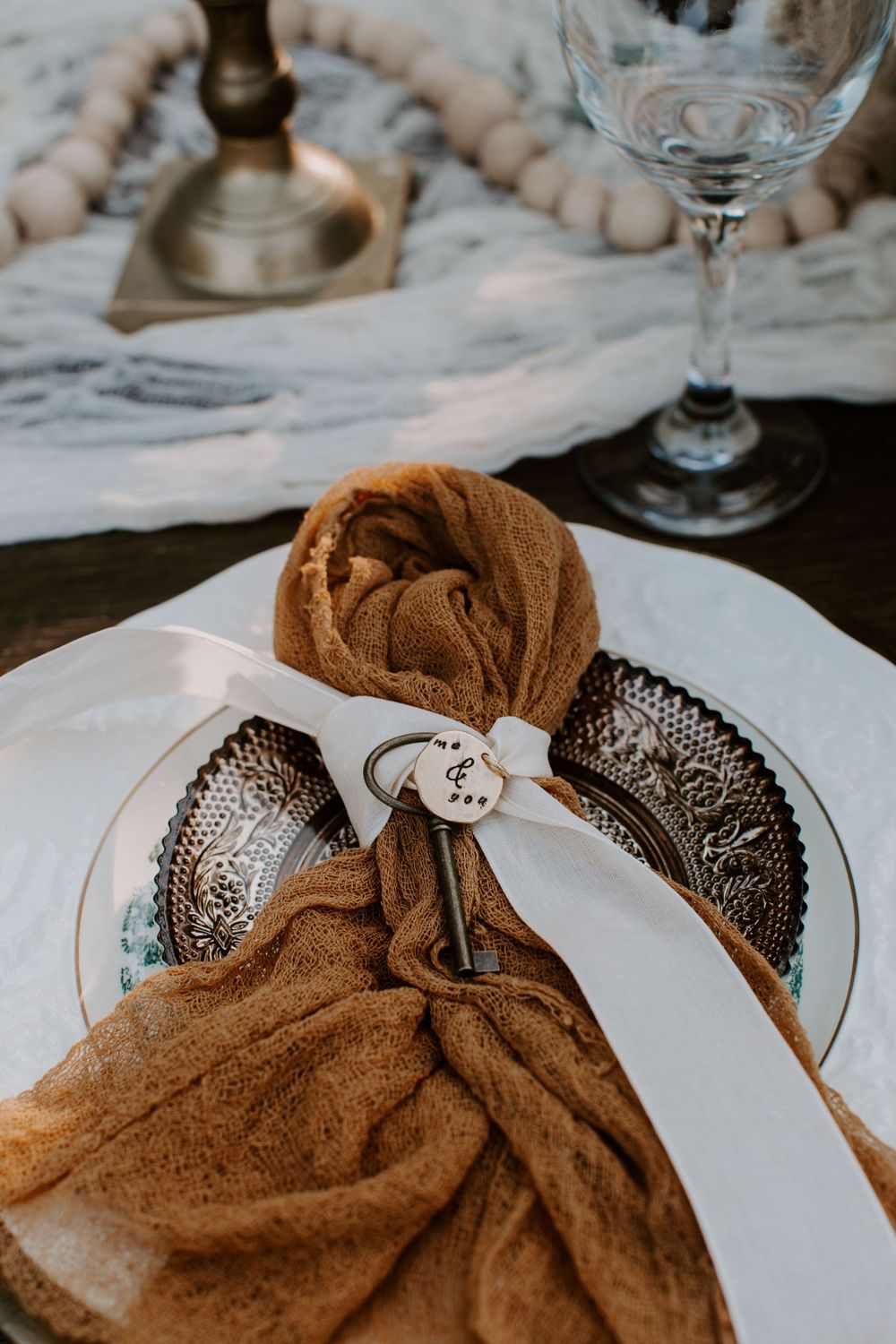 burnt orange napkins on a fall theme elopement table