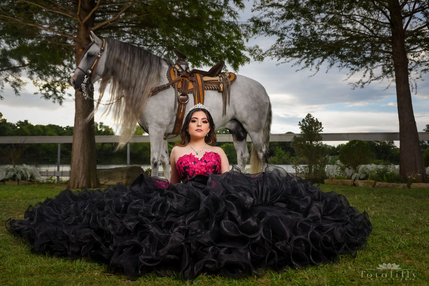 pink and black quince dress with horse photography session fotolilly photography