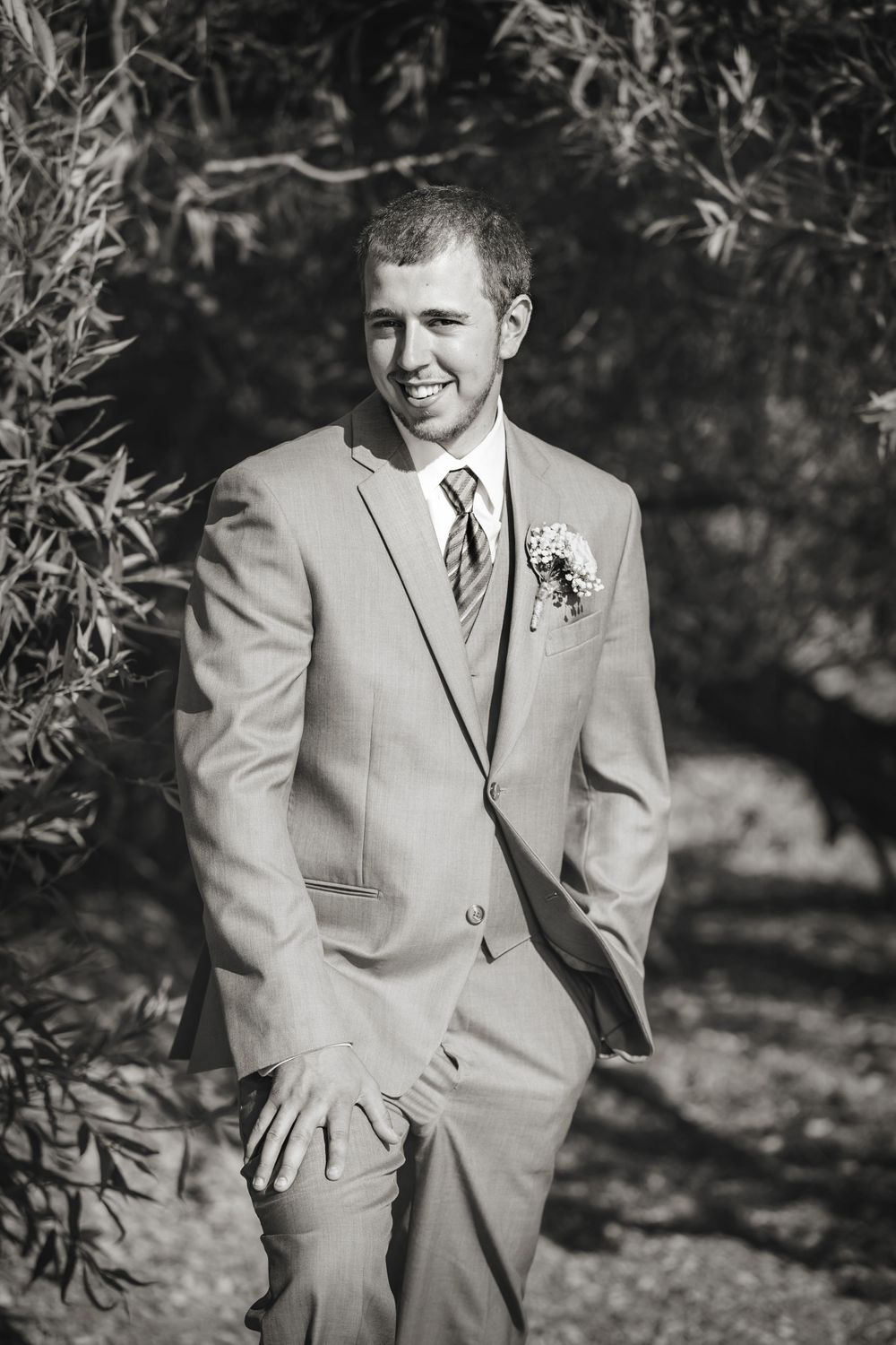 Rustic Farmhouse Backyard Wedding Photos by London Ontario Photographer Shawn Van Daele