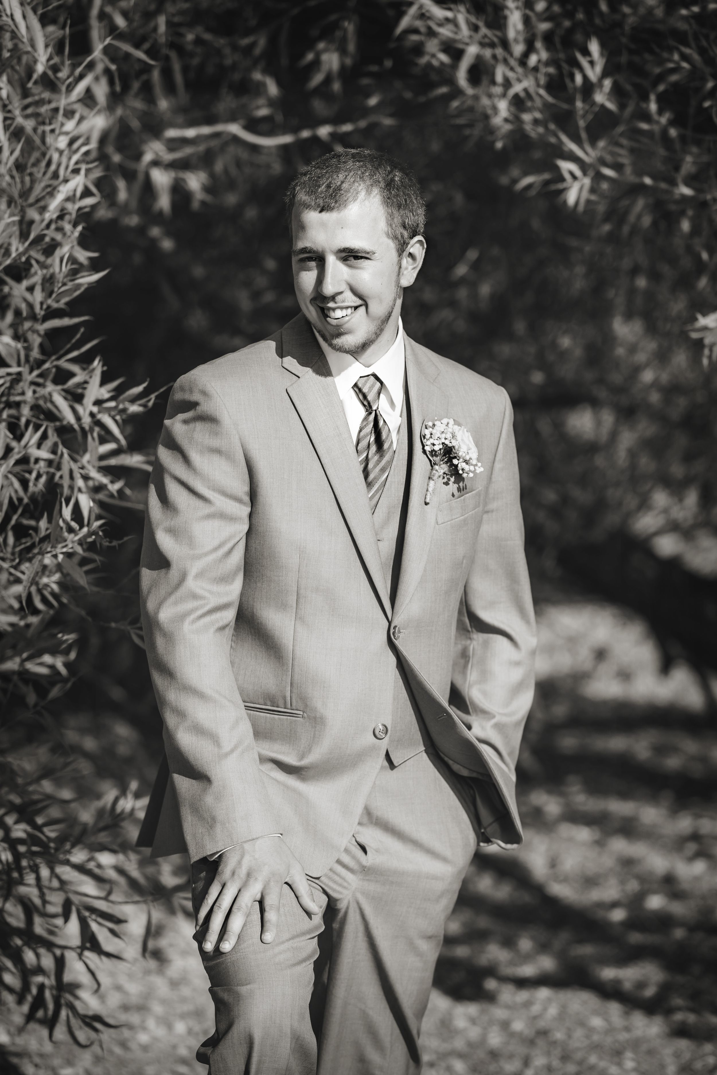 Rustic Farmhouse Backyard Wedding Photos by London Ontario Photographer Shawn Van Daele