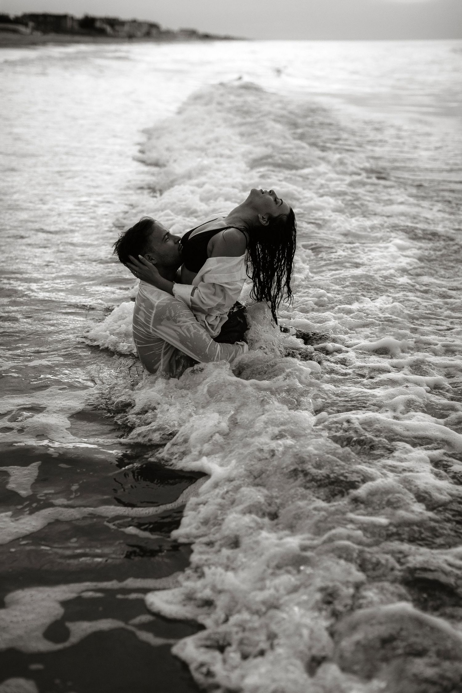 Puglia - couple - prematrimoniale - sessione di coppia - mare - spiaggia- dog - wedding photographer - matrimonio