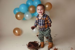 Stress Free Cake Smash Blog Post. Smile On Photography Milton Ontario