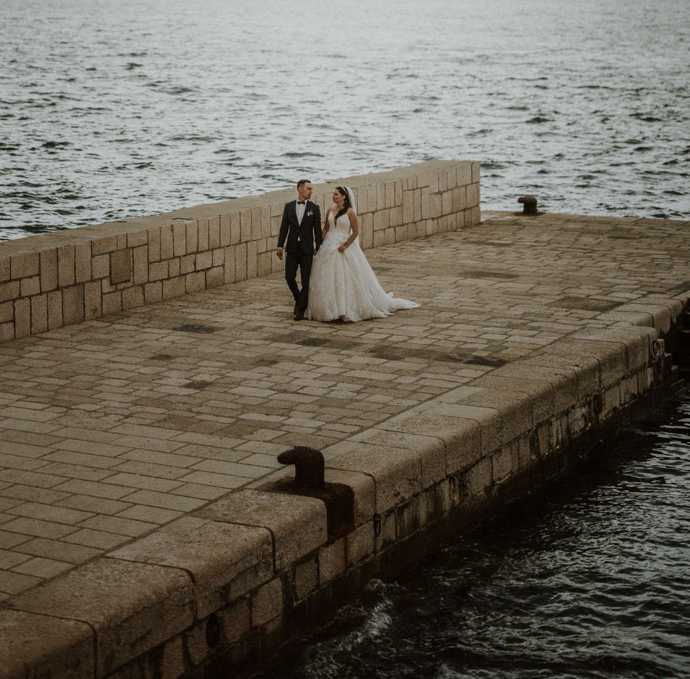 modern wedding couple