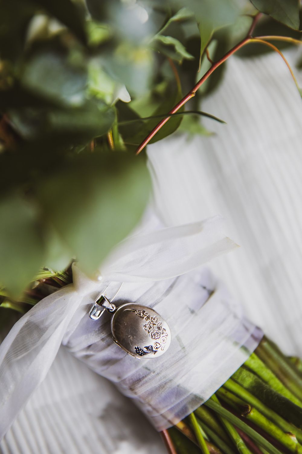 Cute and quirky little wedding in Schomberg and Arlington Estate by photographer Shawn Van Daele