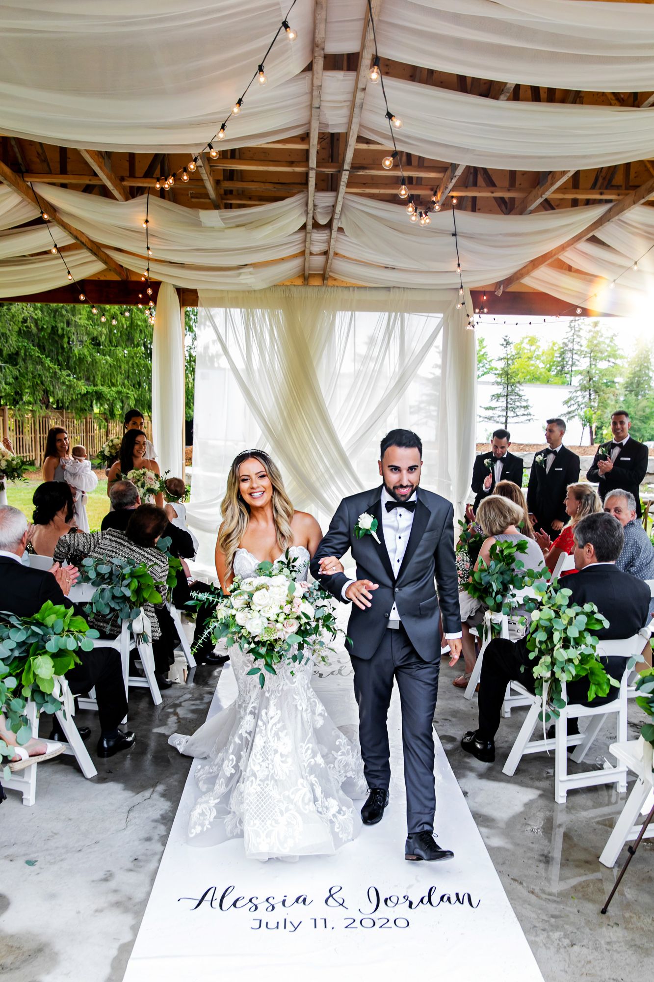 Cute and quirky little wedding in Schomberg and Arlington Estate by photographer Shawn Van Daele