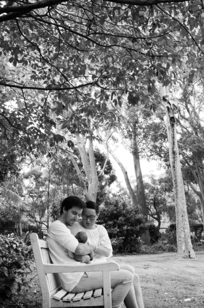 Lifestyle newborn photography sutherland shire autumn day extended family leaves