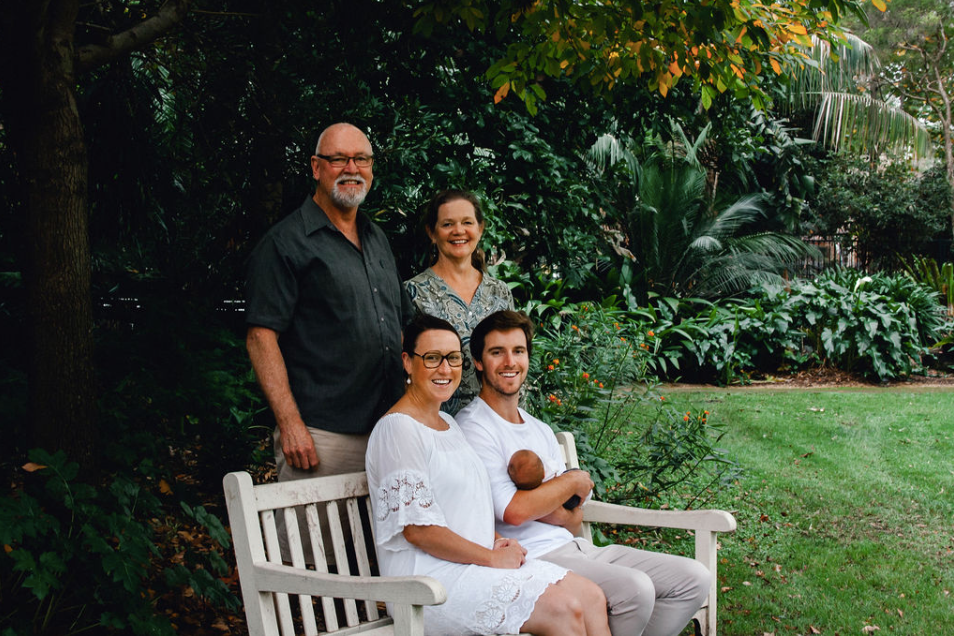 Lifestyle newborn photography sutherland shire autumn day extended family leaves