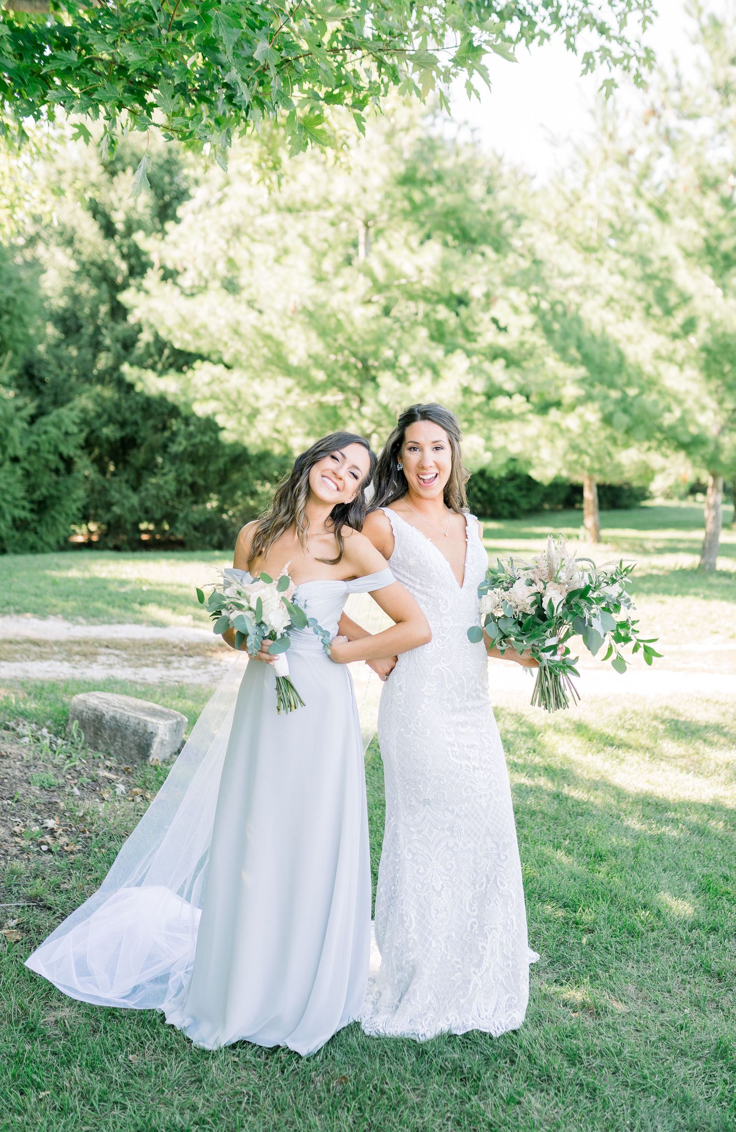 Light and airy Des Moines wedding at Winery in Iowa