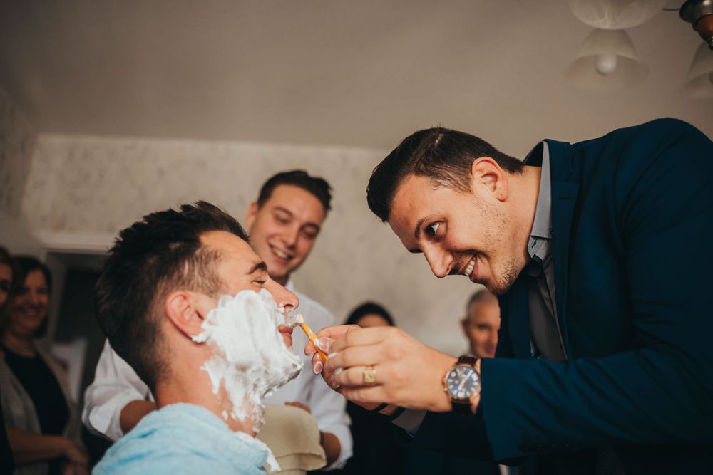 Mann wird rasiert Rasierschaum Fotografie Aufnahme