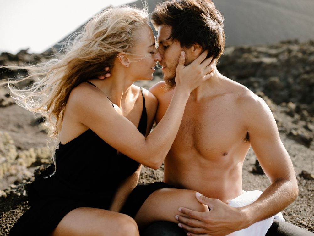 beach elopement wedding photographer Hawaii wedding photographer canaries wedding SoCal photographer posing inspiration