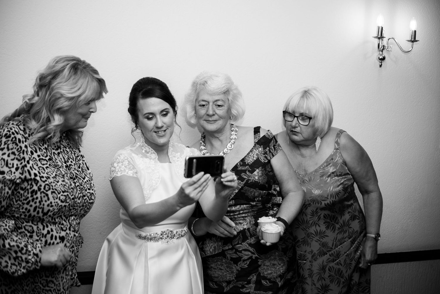 wedding day facetime black and white wedding photography France