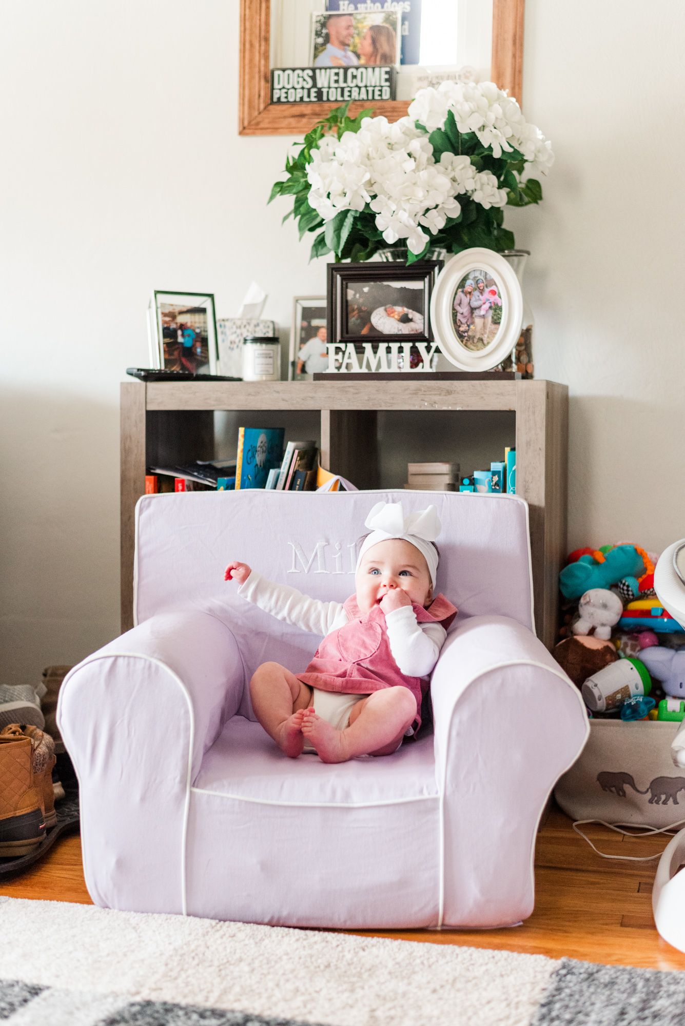 Lifestyle family photoshoot in the home with 6 month old baby wearing bow in Gibsonia, Pennsylvania