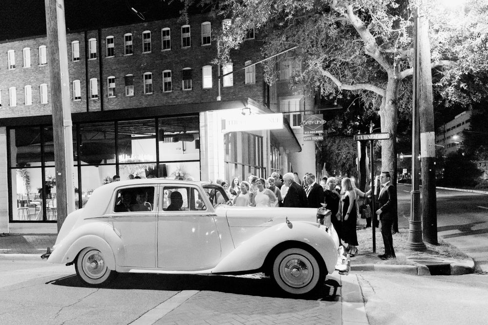 old fashion car outside of the reception venue in savannah, ga