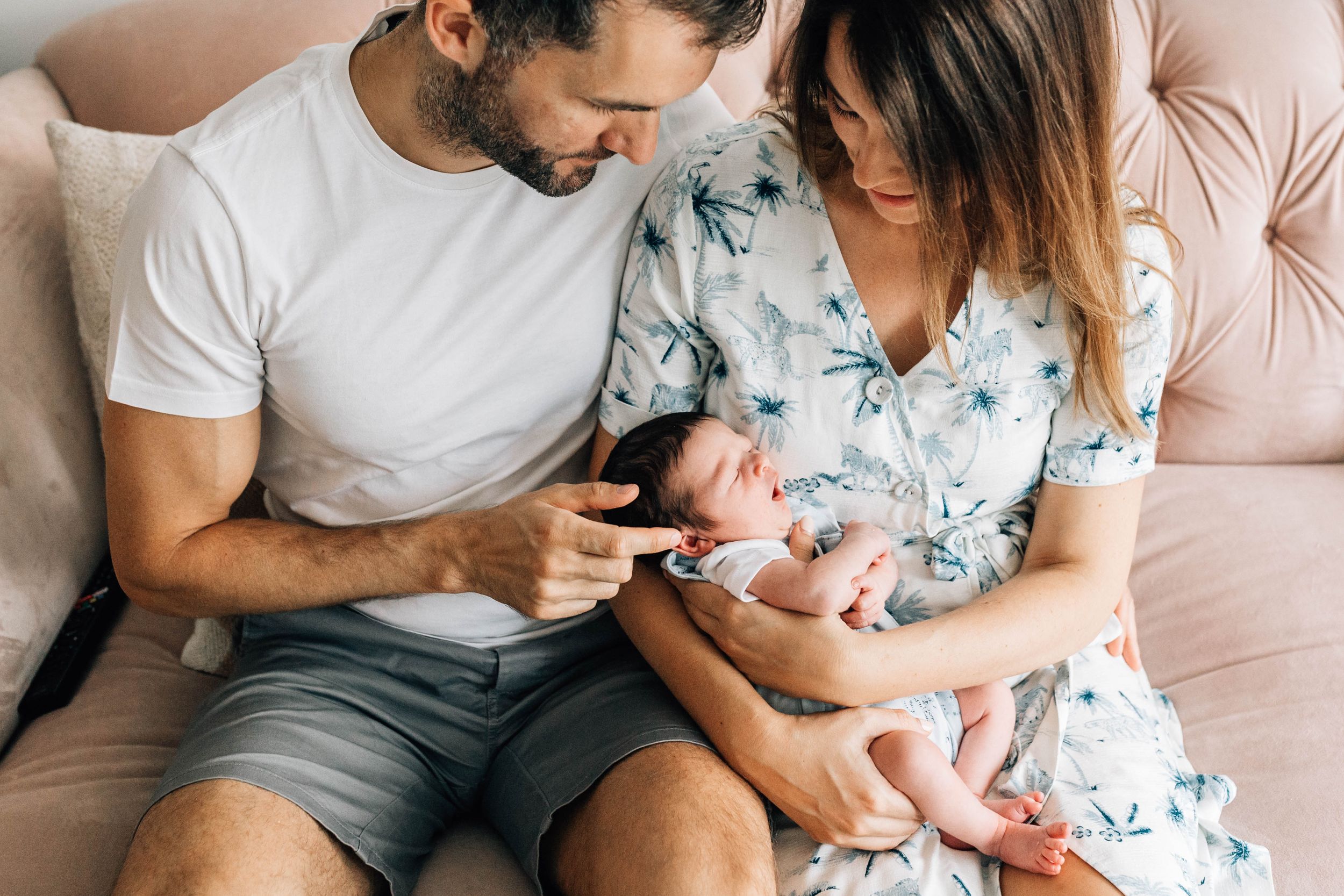 5 reasons to have at home newborn photo session