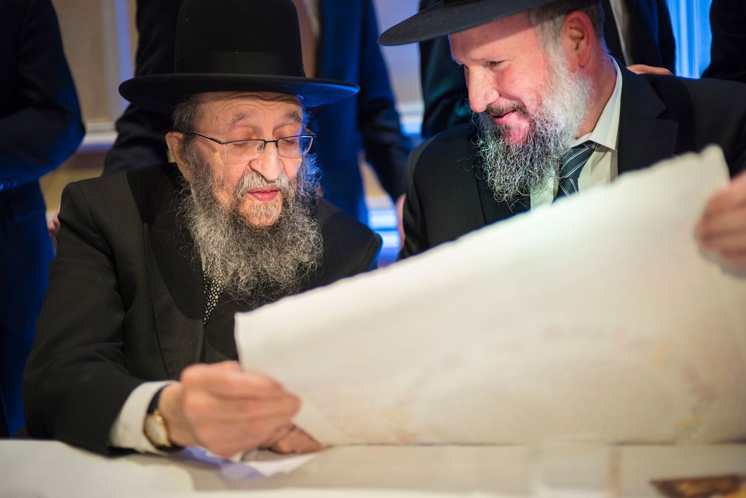 Jewish wedding, Hossons Tische at Marina Del Rey, Bronx, NY, jewish wedding photographer by benjamin kohen