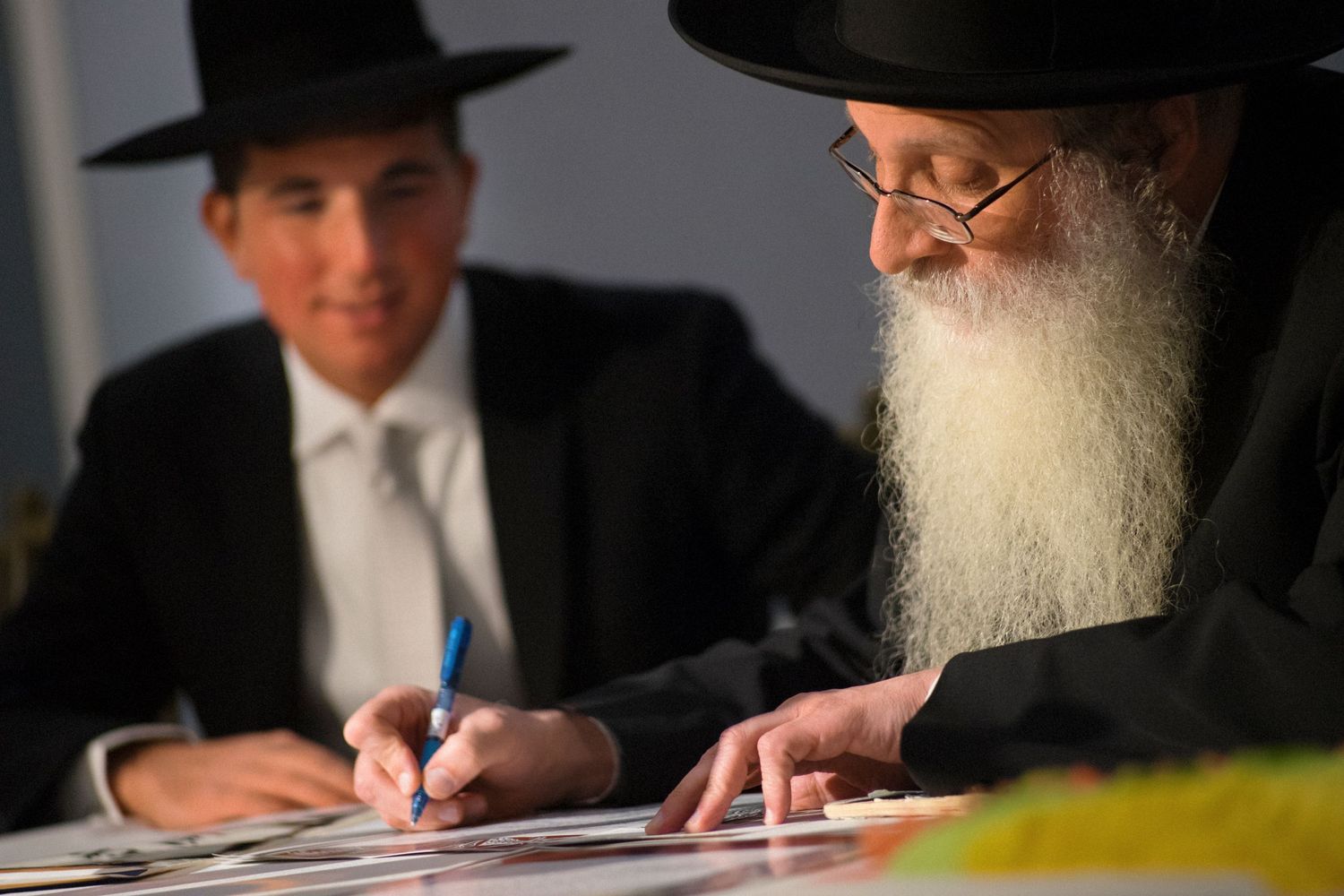 Jewish wedding, Hossons Tische at Marina Del Rey, Bronx, NY, jewish wedding photographer by benjamin kohen