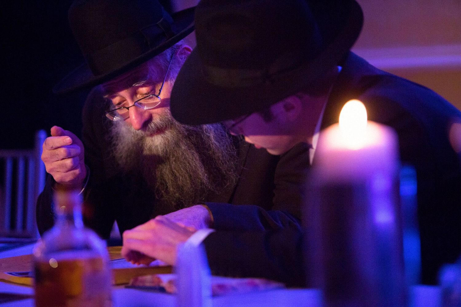 Jewish wedding, Hossons Tische at Marina Del Rey, Bronx, NY, jewish wedding photographer by benjamin kohen
