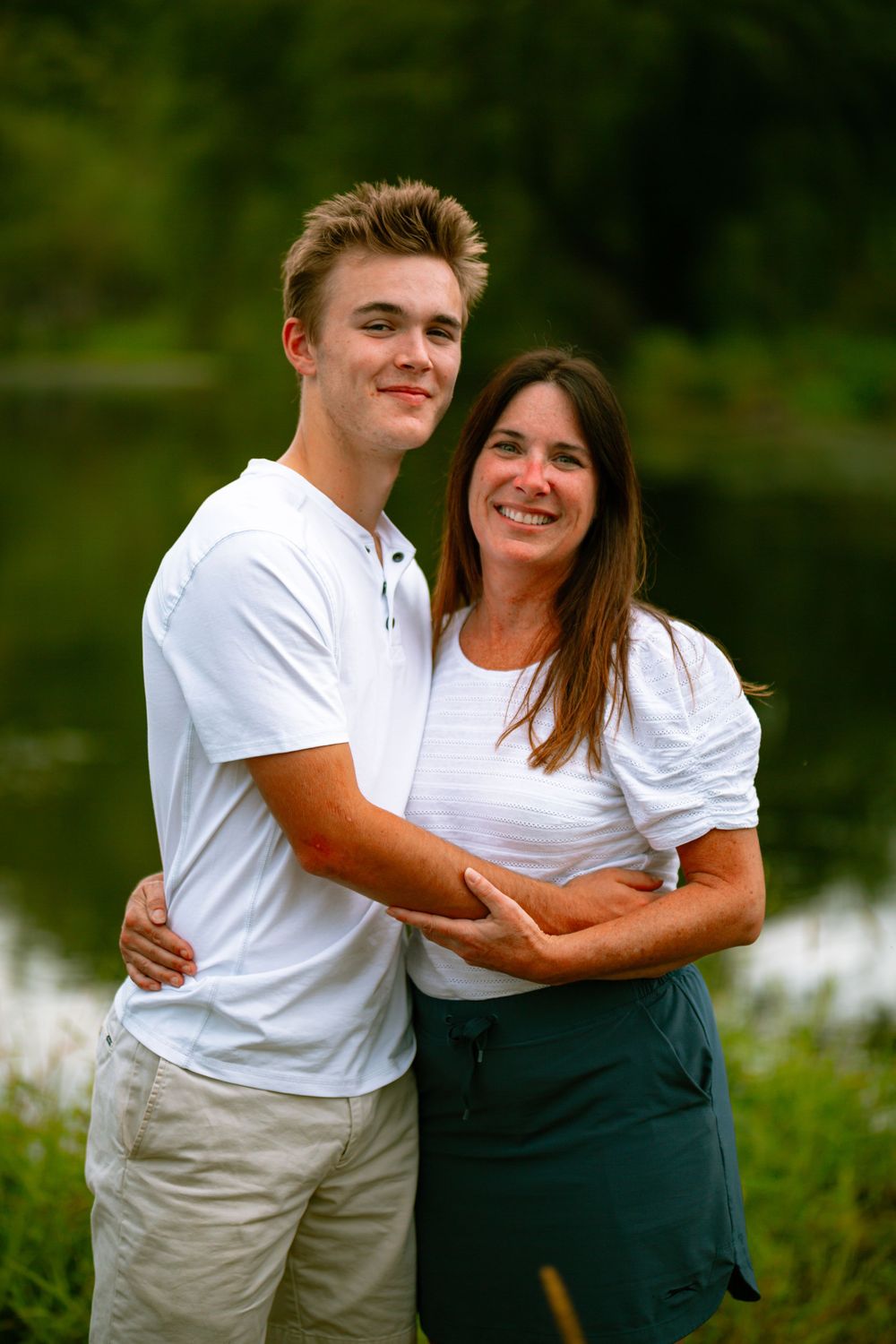 senior boy with mom