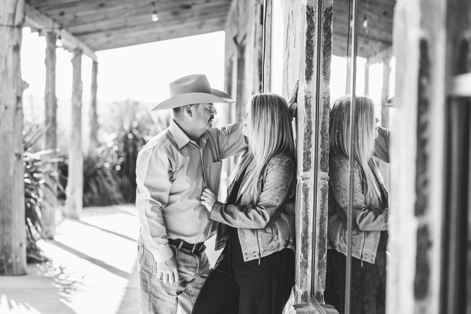 photographer near me- wedding photographer- professional photographer- fall family photo outfits- El Cerrito Lodge