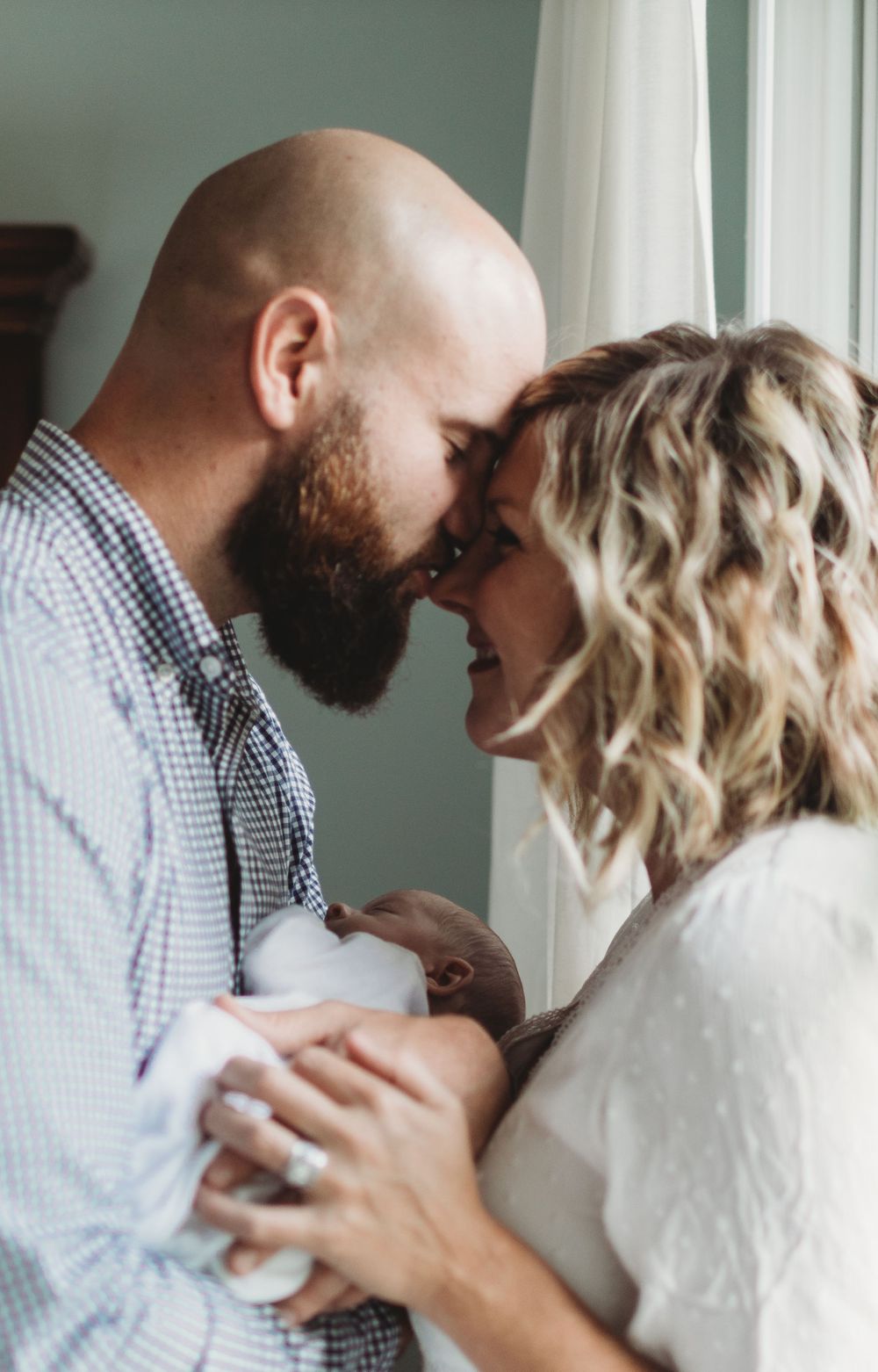 When do you plan to have newborn family photos taken? Brooke Grogan Photography offers her insight.