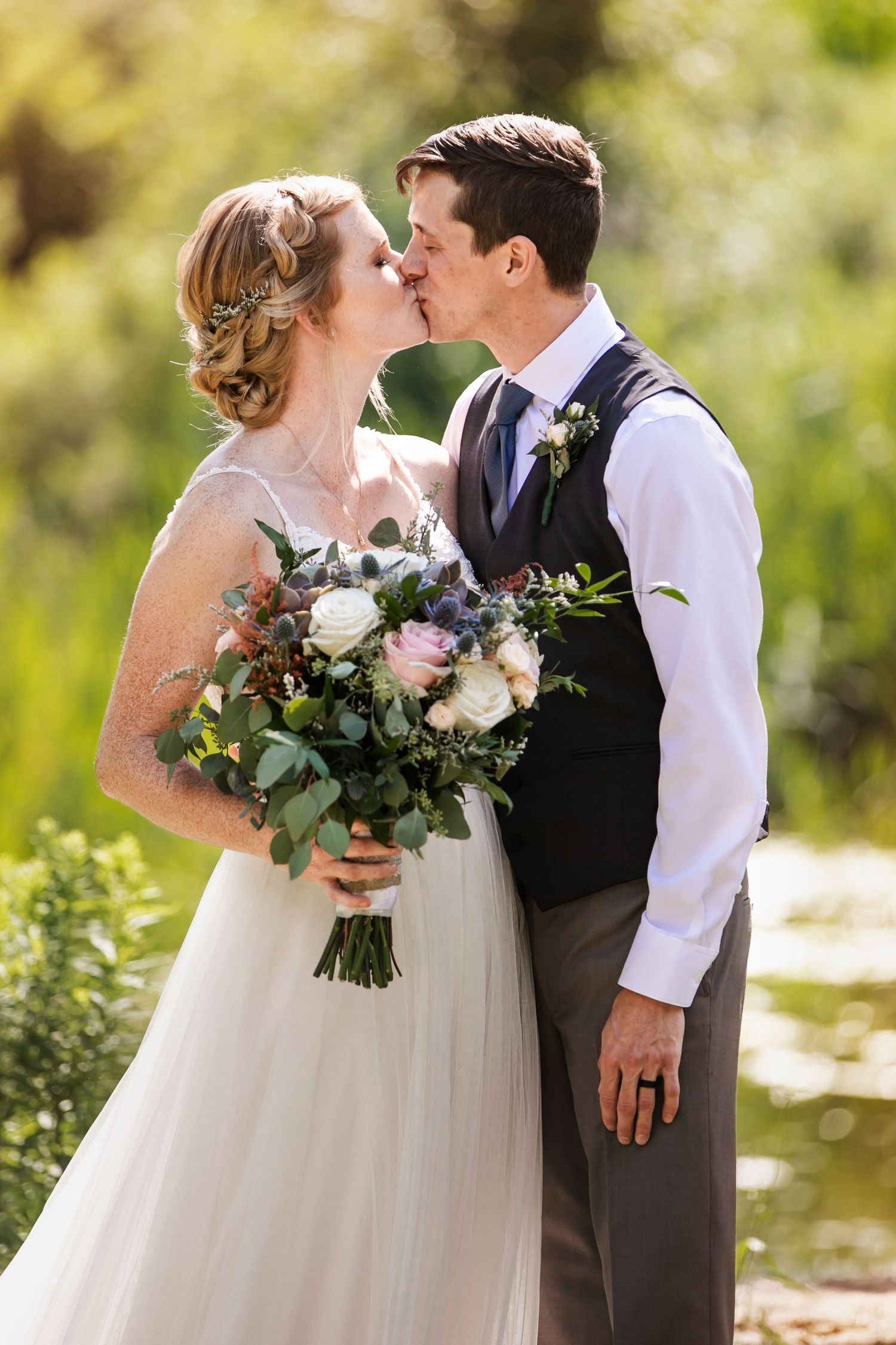 Charming rustic backyard wedding in Mount Brydges Ontario by London photographer Shawn Van Daele