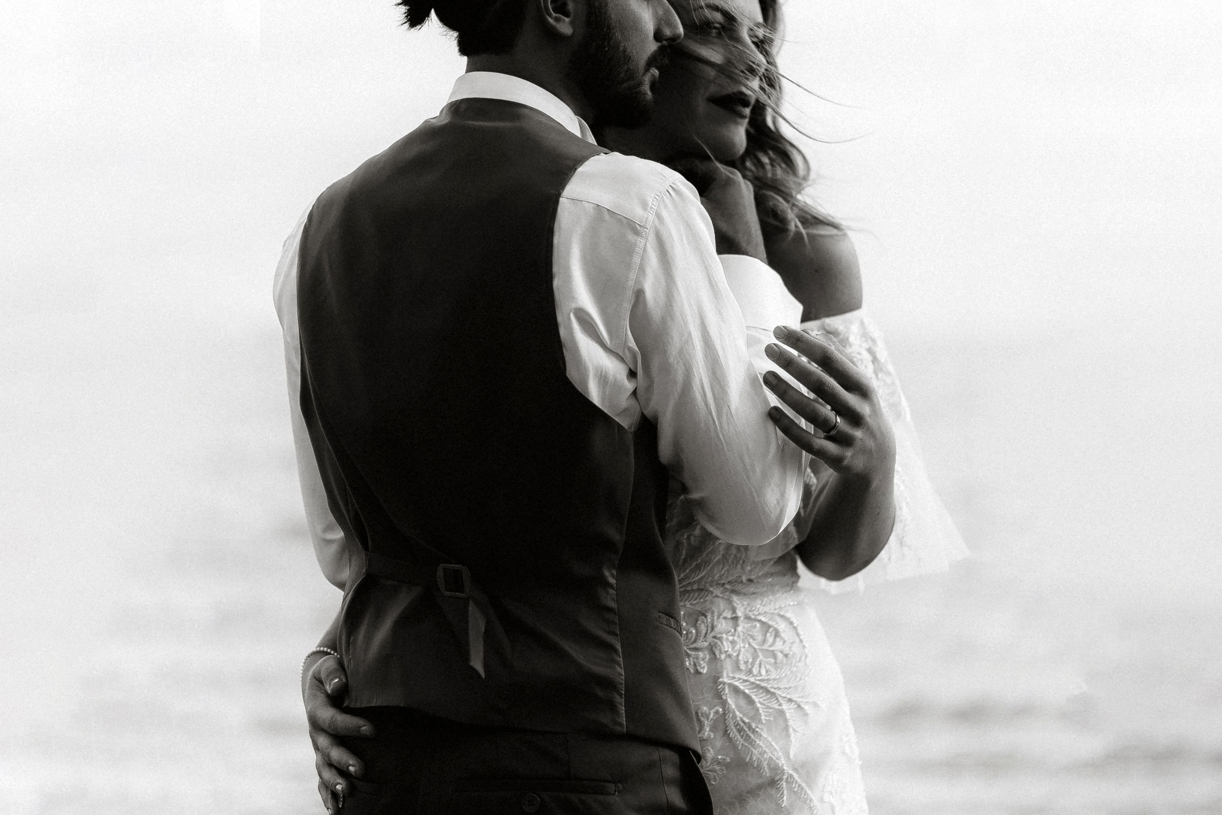 Puglia - couple - prematrimoniale - sessione di coppia - natura - mare - spiaggia- wedding photographer - matrimonio
