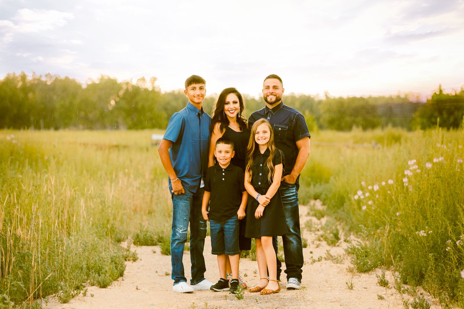 professional colorado family photo session in rocky mountains family of 5 posing in the mountains during sunset golden hour time. liz rivas
