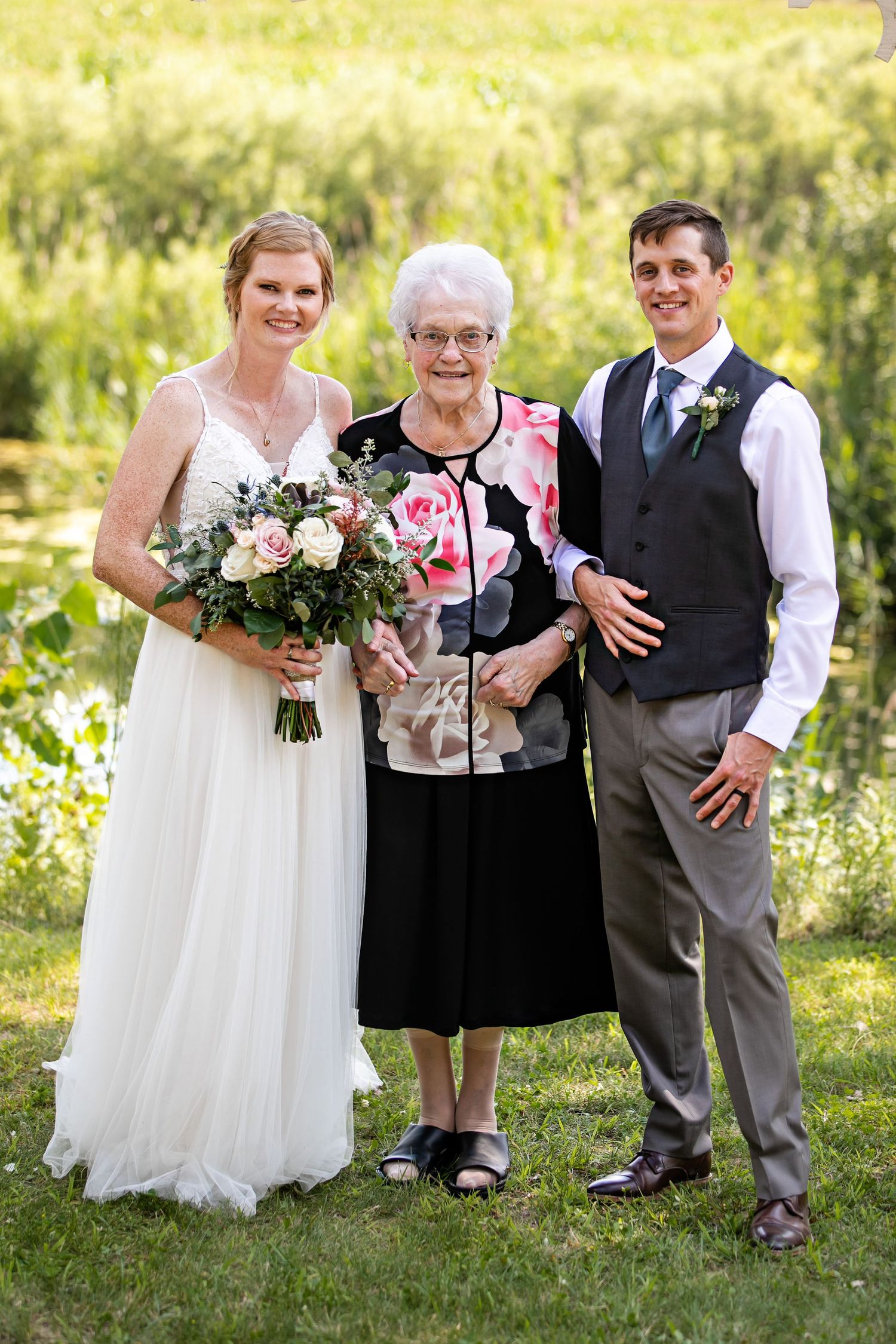 Charming rustic backyard wedding in Mount Brydges Ontario by London photographer Shawn Van Daele
