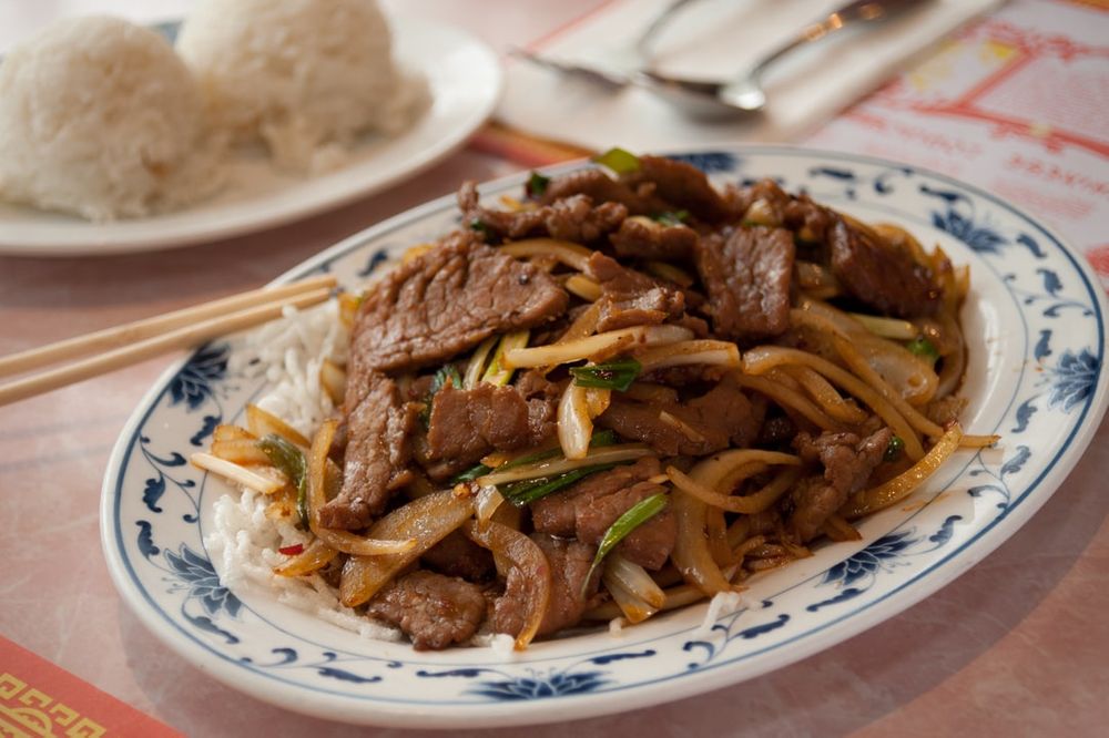 chinese beef stir fry with rice at restaurant
