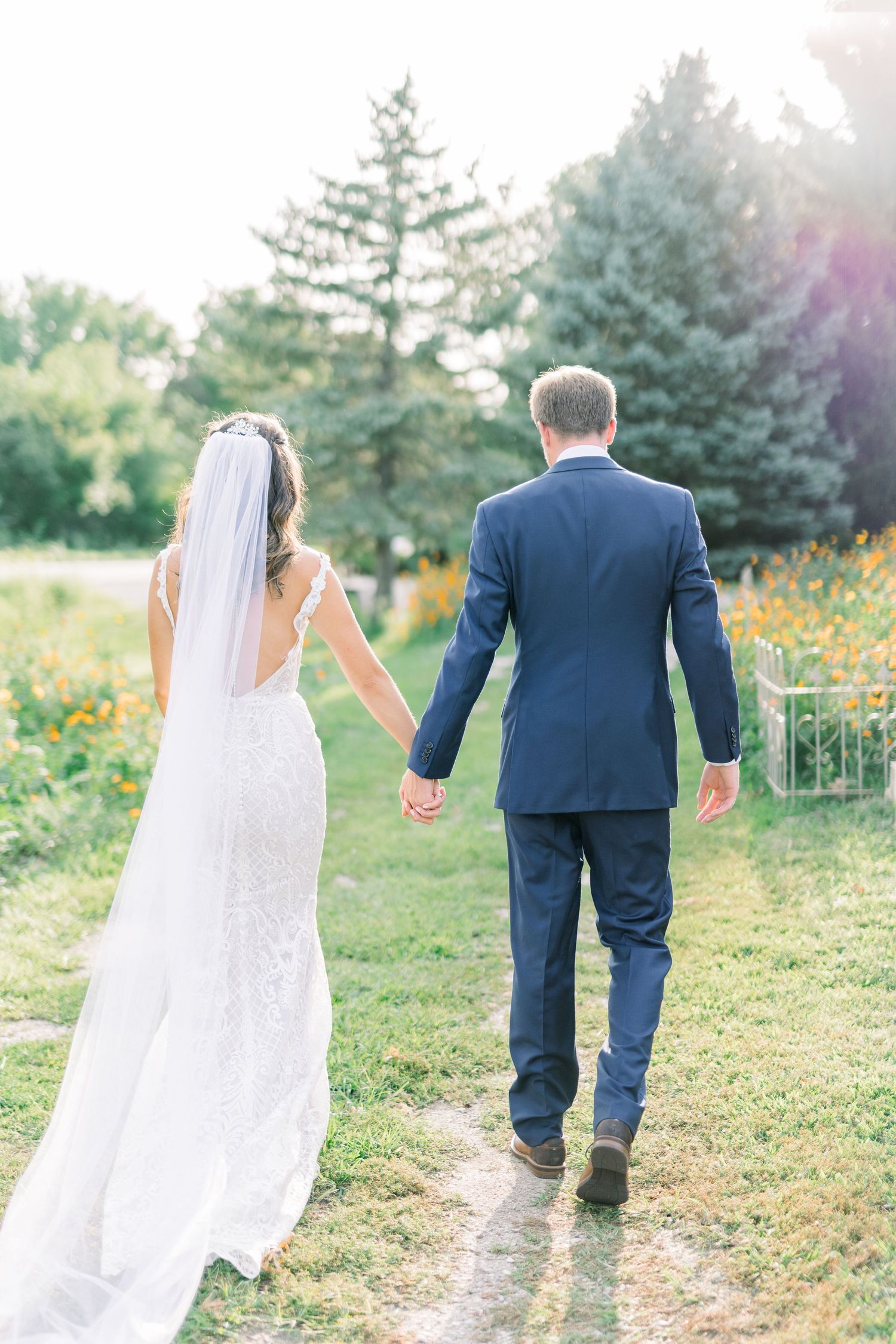Light and airy Des Moines wedding at Winery in Iowa