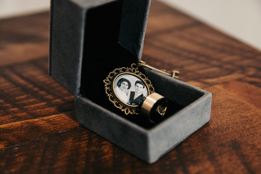 Cute and quirky little wedding in Schomberg and Arlington Estate by photographer Shawn Van Daele