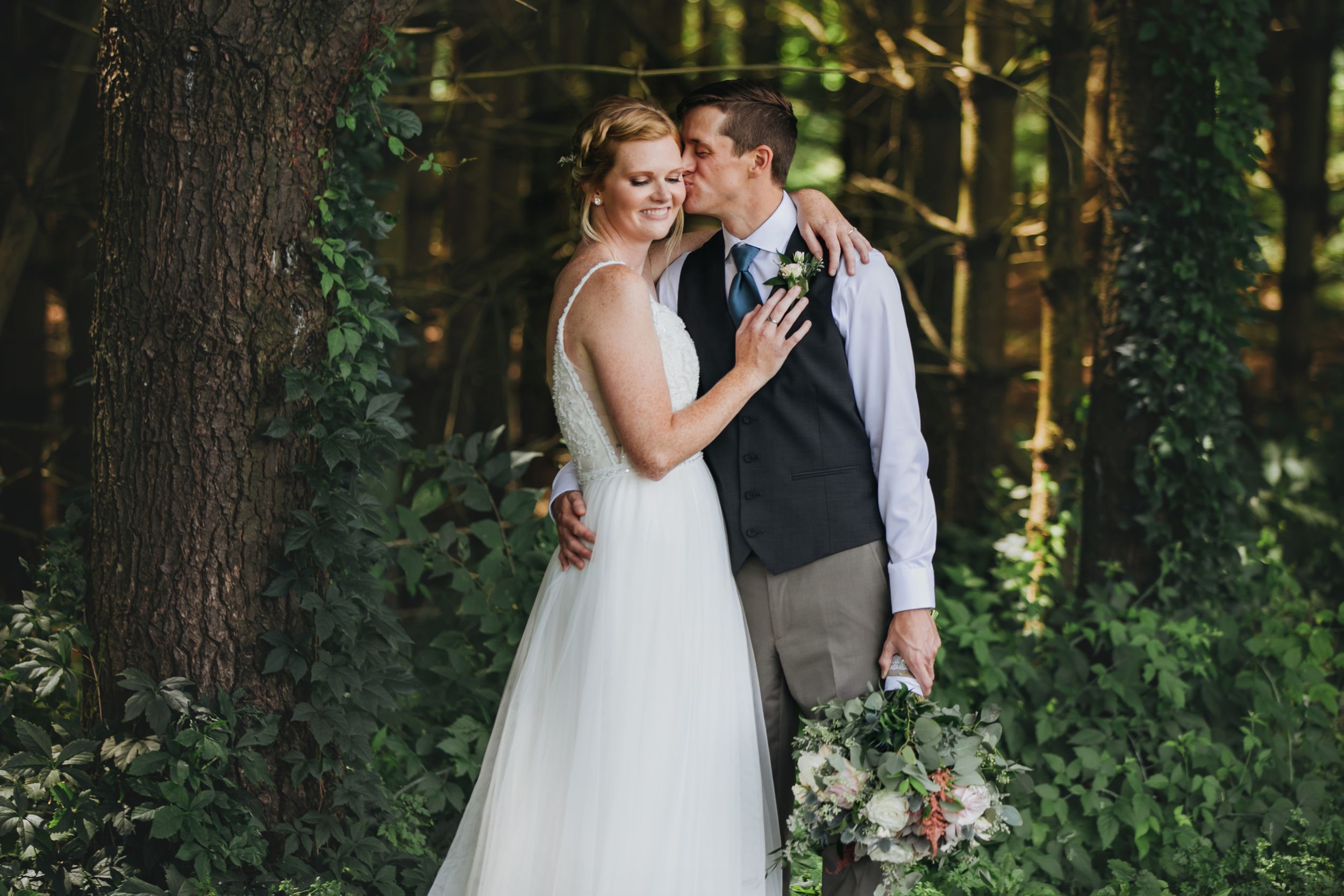 Charming rustic backyard wedding in Mount Brydges Ontario by London photographer Shawn Van Daele