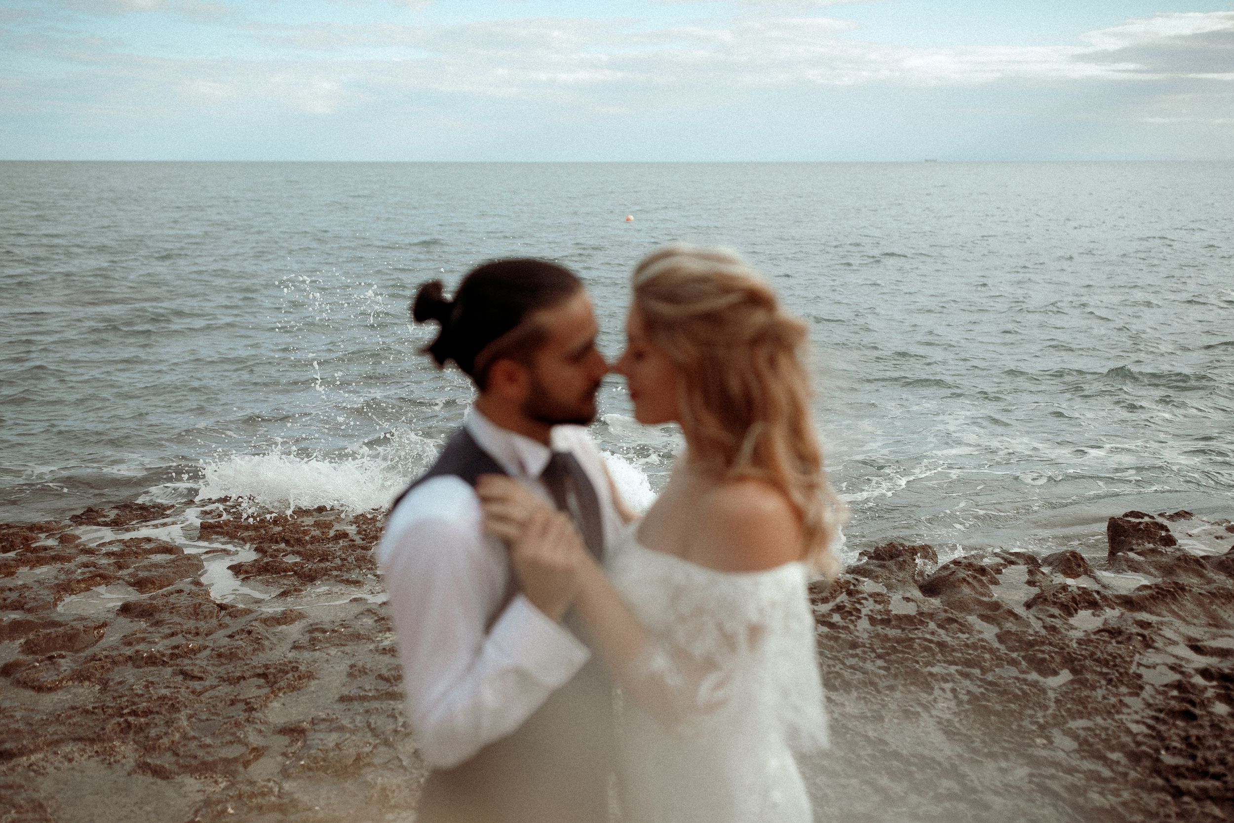 Puglia - couple - prematrimoniale - sessione di coppia - natura - mare - spiaggia- wedding photographer - matrimonio