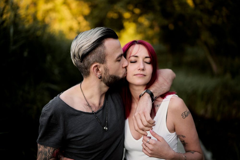 photo d'un couple en train de s'embrasser au parc de noisiel prise par vinitzki isabelle