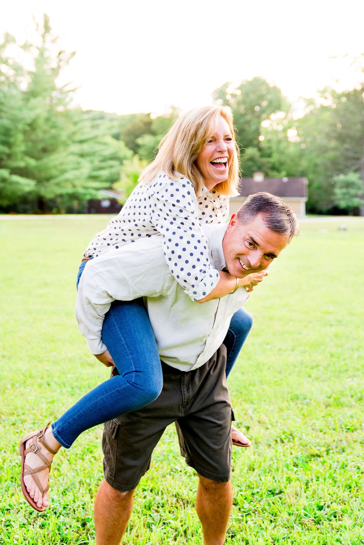 husband and wife, piggy back, family photos, laughing, outdoors, summer, Cincinnati OH