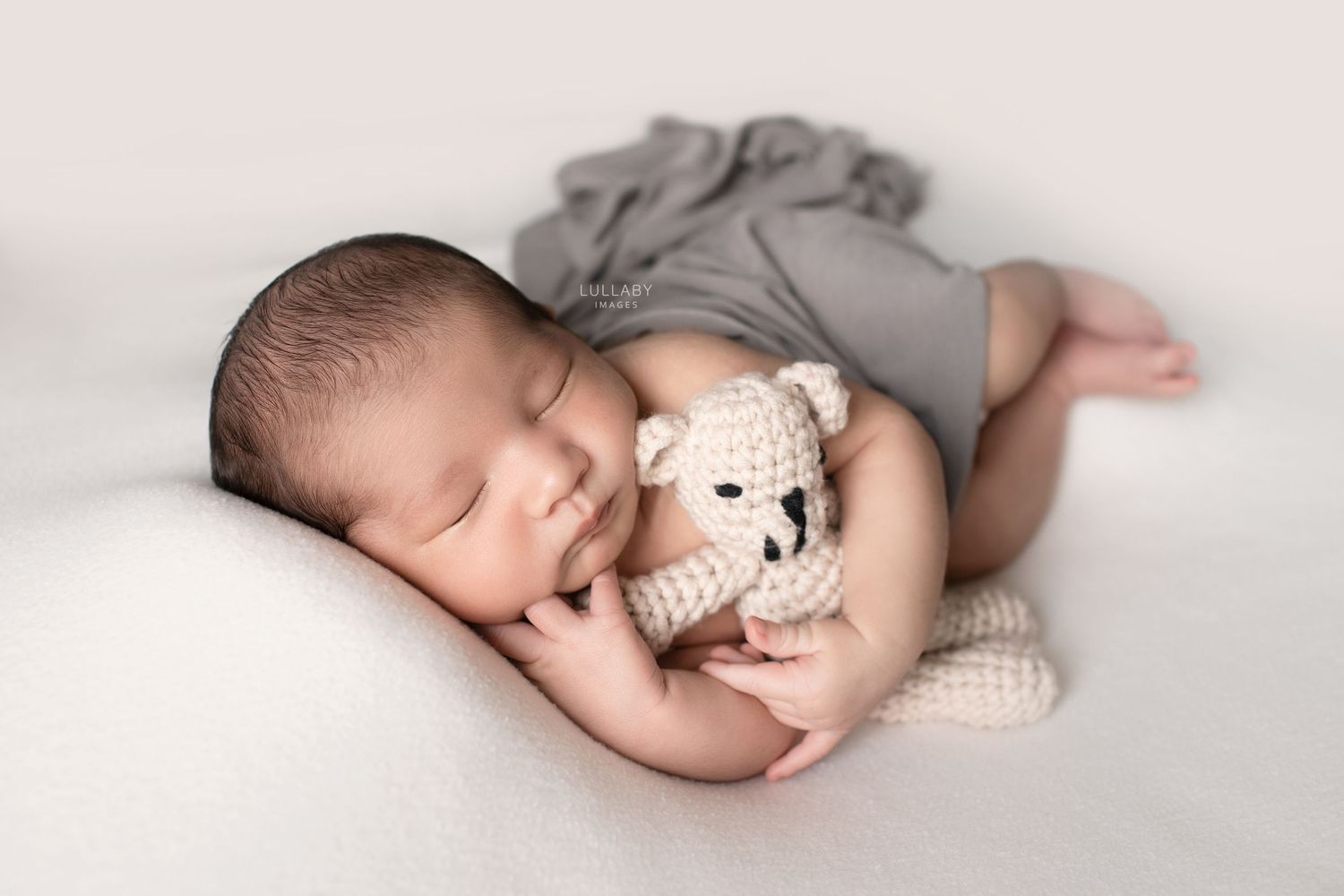 Hong Kong newborn photographer Lullaby Images