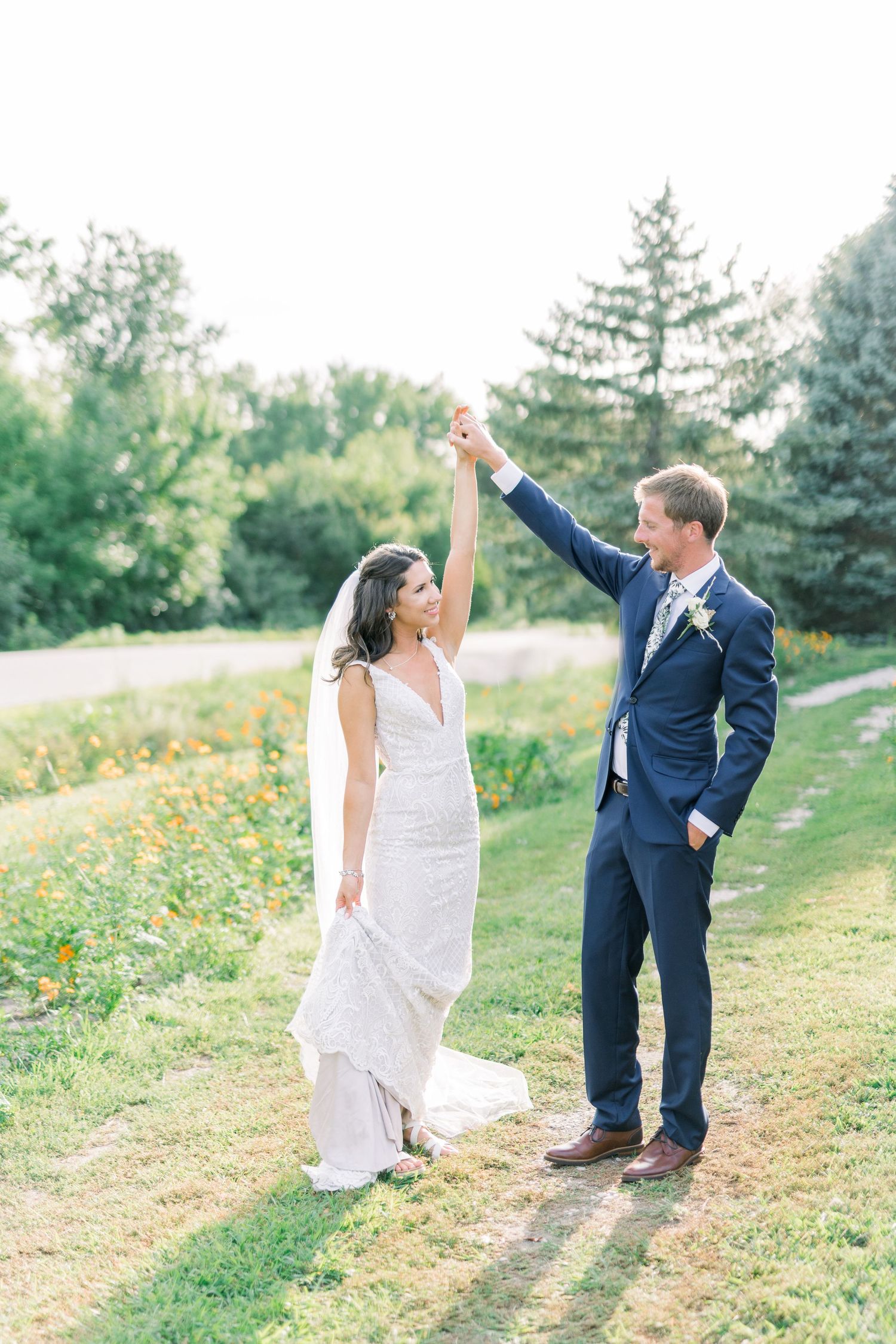 Light and airy Des Moines wedding at Winery in Iowa