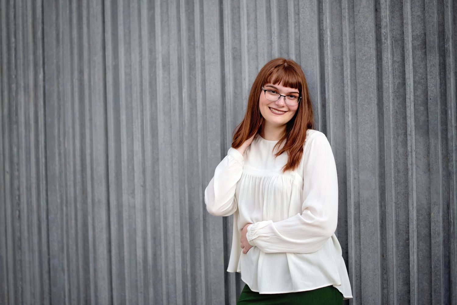 senior girl gray background