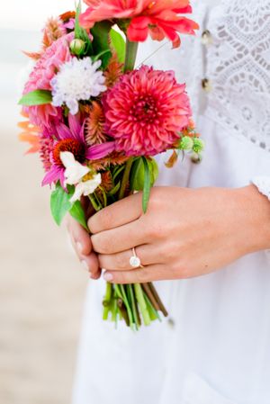 bride holding pink dahlia bouquet for Chicago sunrise engagement pictures