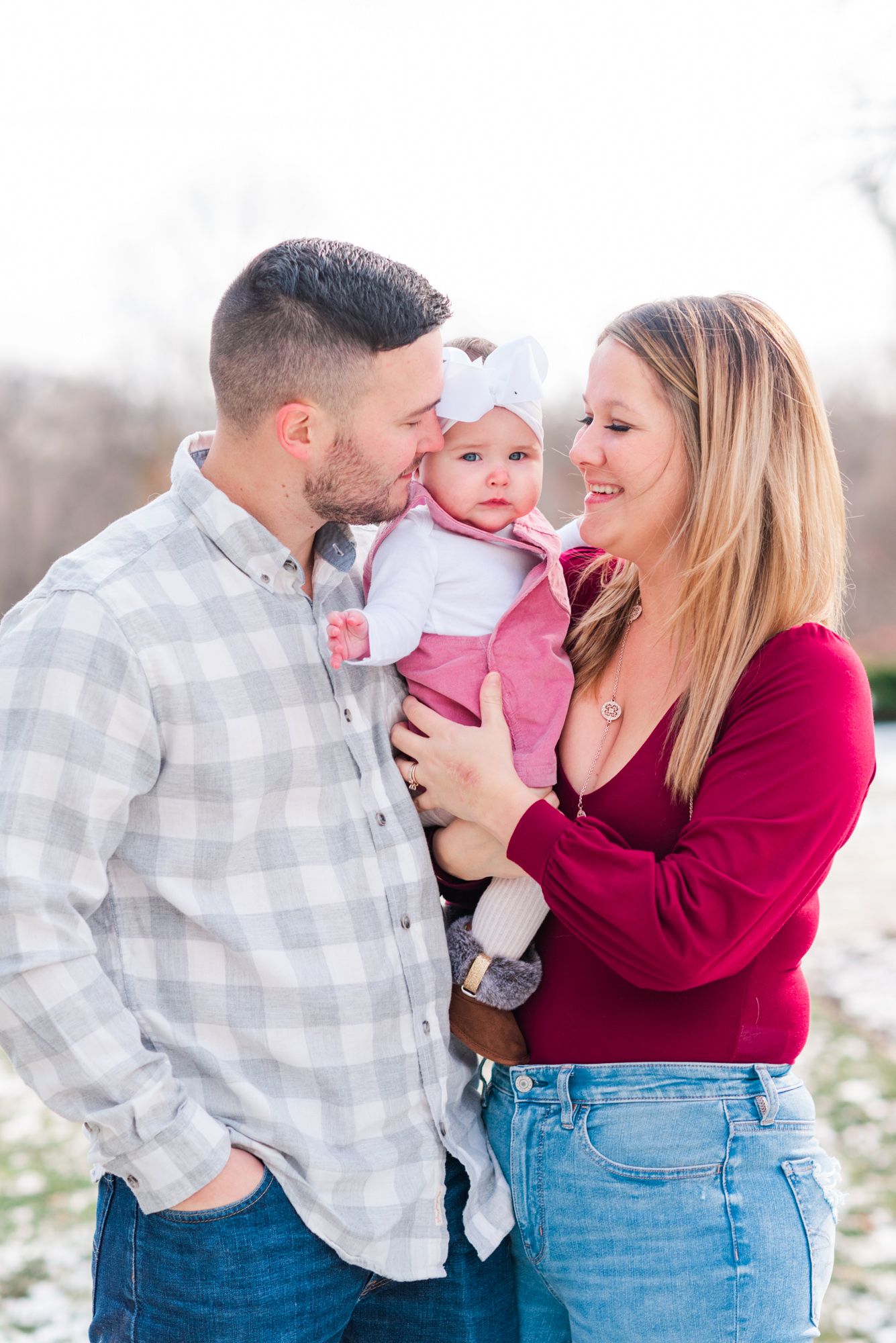 Lifestyle family photoshoot in the winter in Gibsonia, Pennsylvania