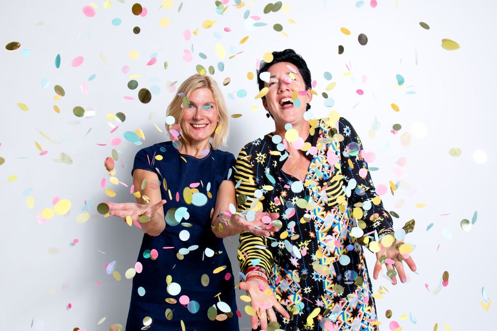 Confetti portret vriendinnen in studio